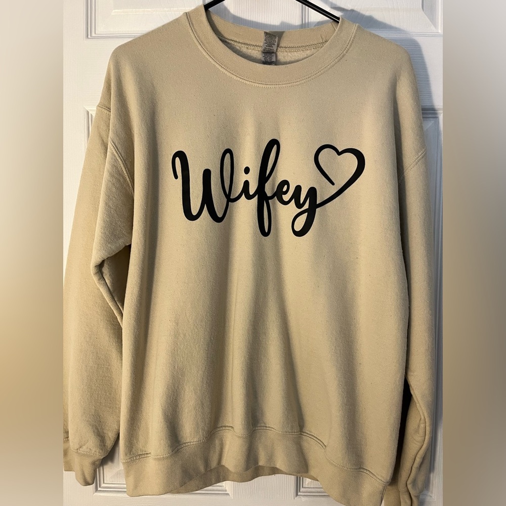 Gildan Beige 'Wifey' Sweatshirt